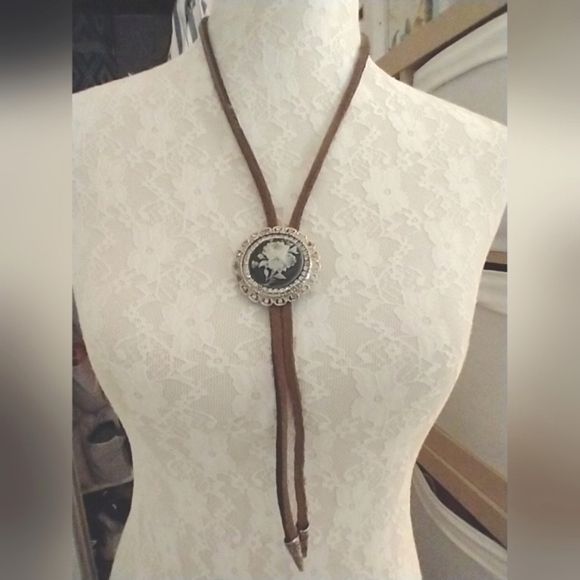 Elegant Vintage Brown and Silver Cameo Bolero Necklace - Picture 5 of 12
